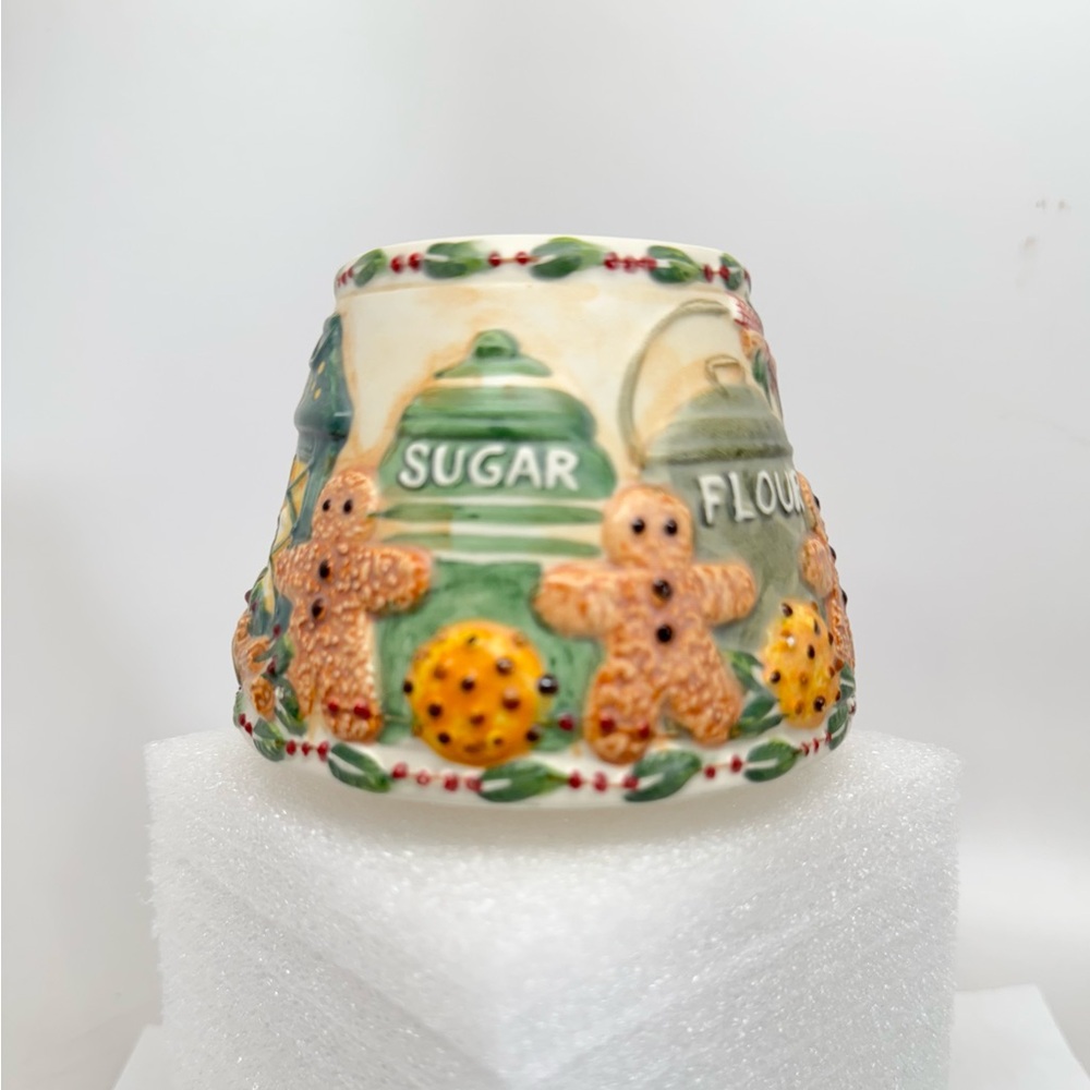 Yankee Candle Small Ceramic Jar Shade Topper with Gingerbread Design - Picture 2 of 7
